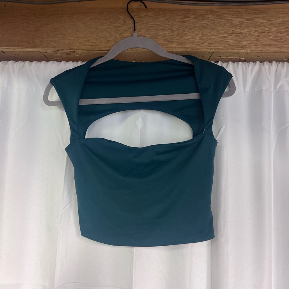 Stretchy going out top
